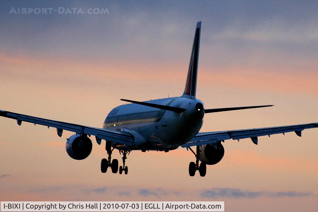 I-BIXI, 1994 Airbus A321-112 C/N 494, landing into the sunset on RW 27R at Heathrow