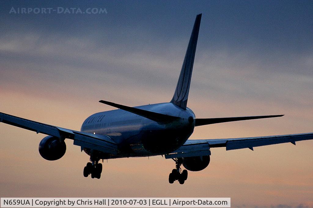 N659UA, 1993 Boeing 767-322 C/N 27114, United Airlines Boeing	767-322ER landing into the sunset on RW 27R at Heathrow