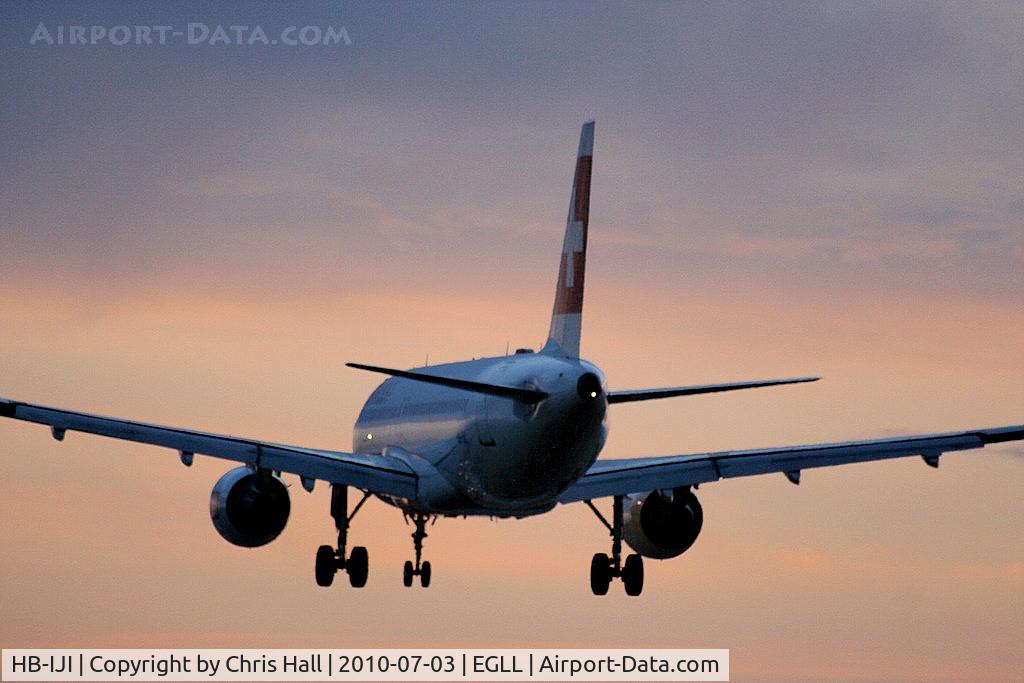 HB-IJI, 1996 Airbus A320-214 C/N 0577, Swiss Airbus A320 landing into the sunset on RW 27R at Heathrow