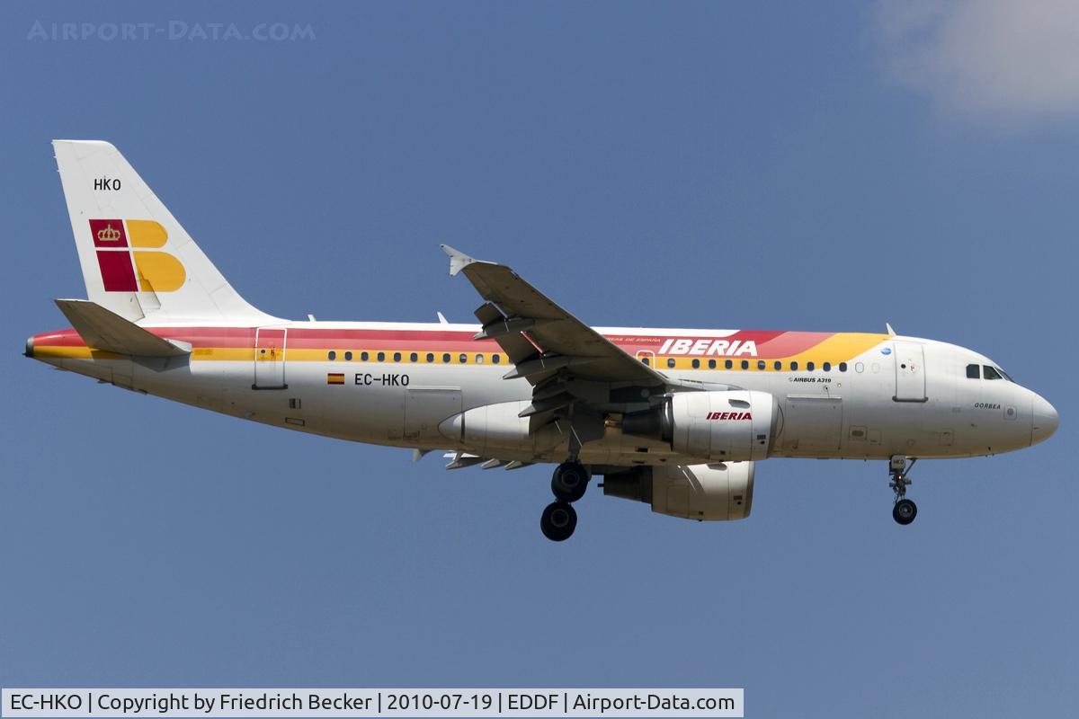 EC-HKO, 2000 Airbus A319-111 C/N 1362, short final RW07R