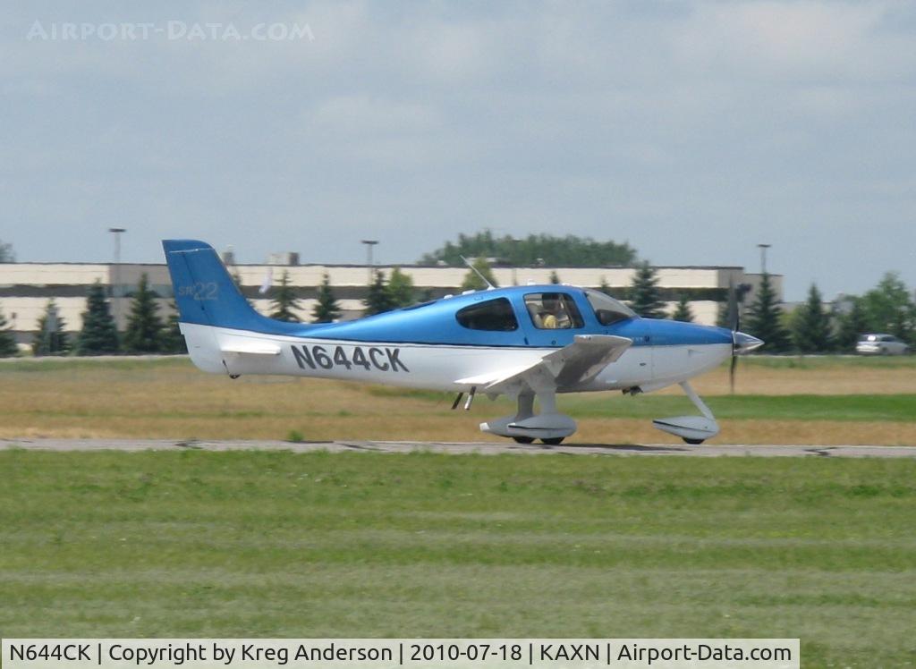 N644CK, 2010 Cirrus SR22 C/N 3644, Cirrus SR22 departing runway 31.