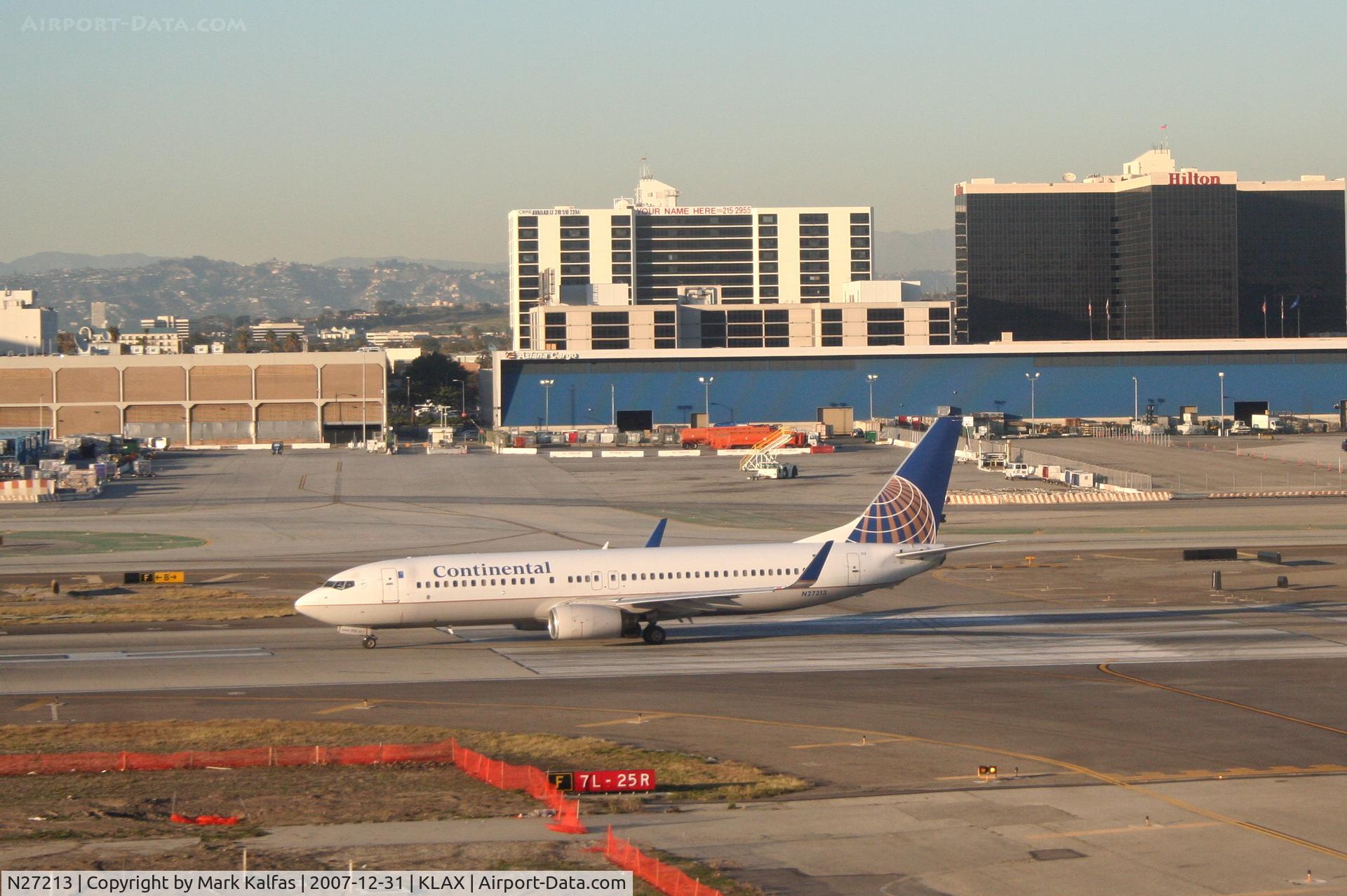 N27213, 1998 Boeing 737-824 C/N 28773, Continental Airlines Boeing 737-824, N27213 RWY 25R departure KLAX.
