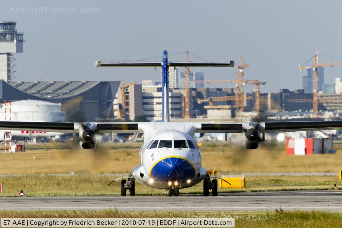 E7-AAE, 1995 ATR 72-212A C/N 465, line up RW18W