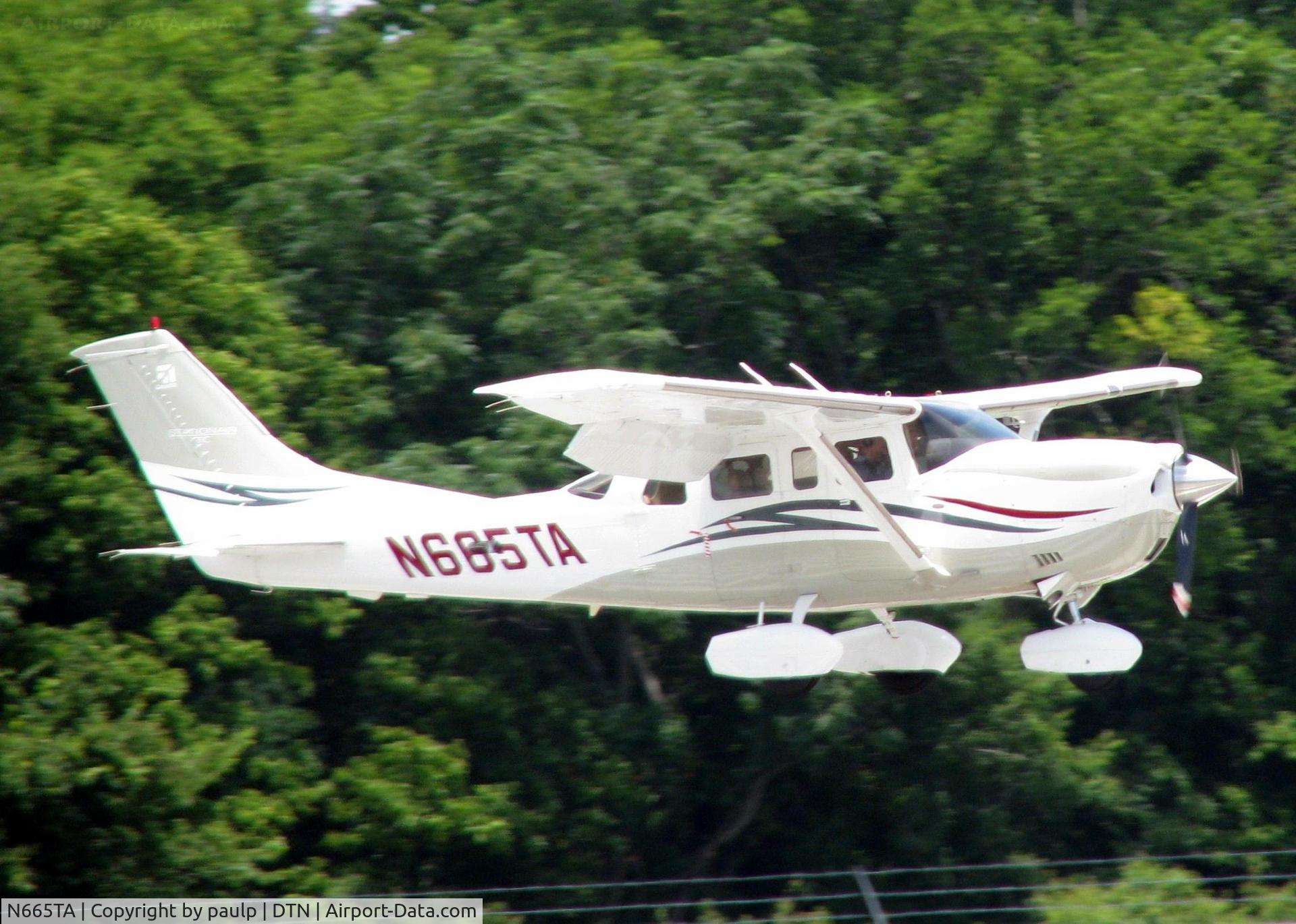 N665TA, 2006 Cessna T206H Turbo Stationair C/N T20608665, Landing at Shreveport's Downtown Airport.
