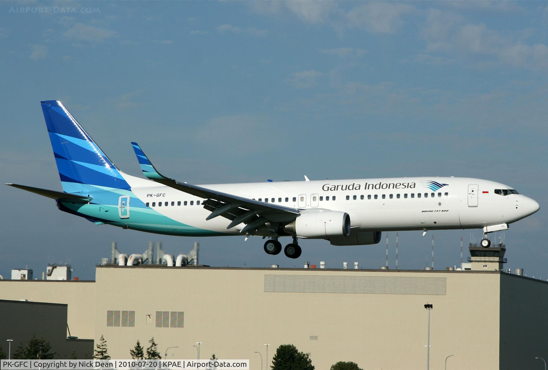 PK-GFC, 2010 Boeing 737-86N C/N 39390, KPAE Boeing 037 on the 16R touch and go