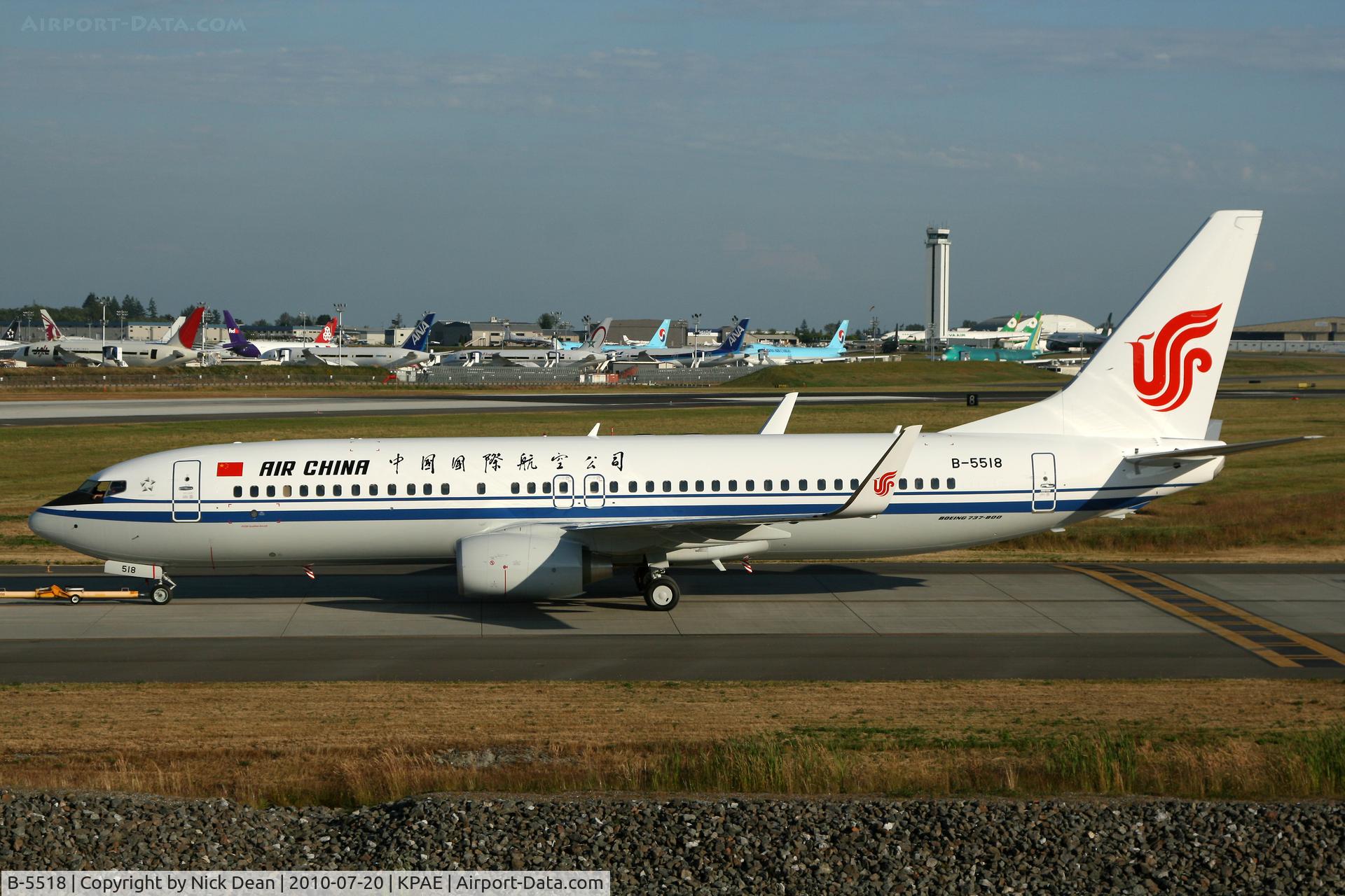 B-5518, 2010 Boeing 737-89L C/N 36754, KPAE YF904 at KPAE's Future of Flight museum for the 800th Boeing jet for China ceremony this afternoon. Aircraft on the ramp in the background include RAM, JAL, ANA 787's 2x Korean 747-8 Cargolux, Cathay 747-8's CO Star, Qatar 777's and 3 x EVA 777'