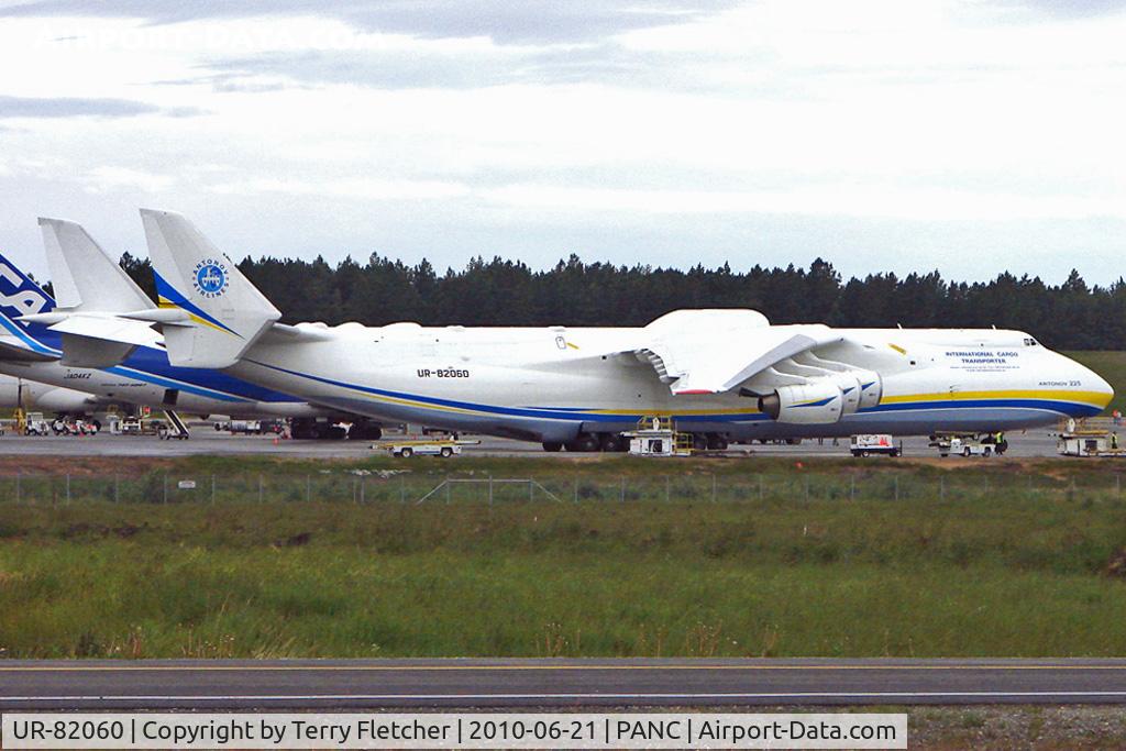 UR-82060, 1988 Antonov An-225 Mriya C/N 19530503763, A pleasant surprise to see the 6 jet engined 1988 Antonov AN-225 Mriya, c/n: 19530503763 at Anchorage - don't think I would want the bill for all those tires !!!!