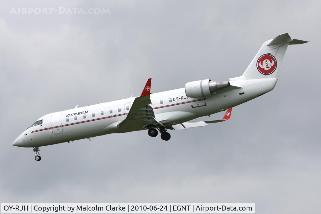 OY-RJH, 1995 Canadair CRJ-100LR (CL-600-2B19) C/N 7090, Canadair CL-600-2B19 Regional Jet on finals to 25 at Newcastle Airport in June 2010.
