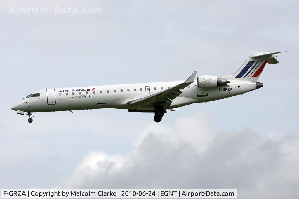 F-GRZA, 2000 Canadair CRJ-702 (CL-600-2C10) Regional Jet C/N 10006, Canadair CL-600-2C10 Regional Jet on finals to 25 at Newcastle Airport in June 2010.