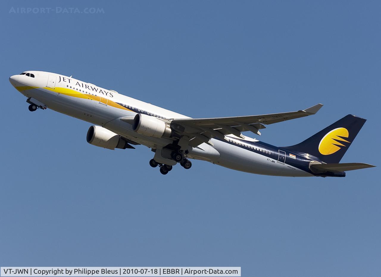 VT-JWN, 2008 Airbus A330-202 C/N 932, Indian daily visitor taking off from rwy 25R. Gear doors open, gear moving.