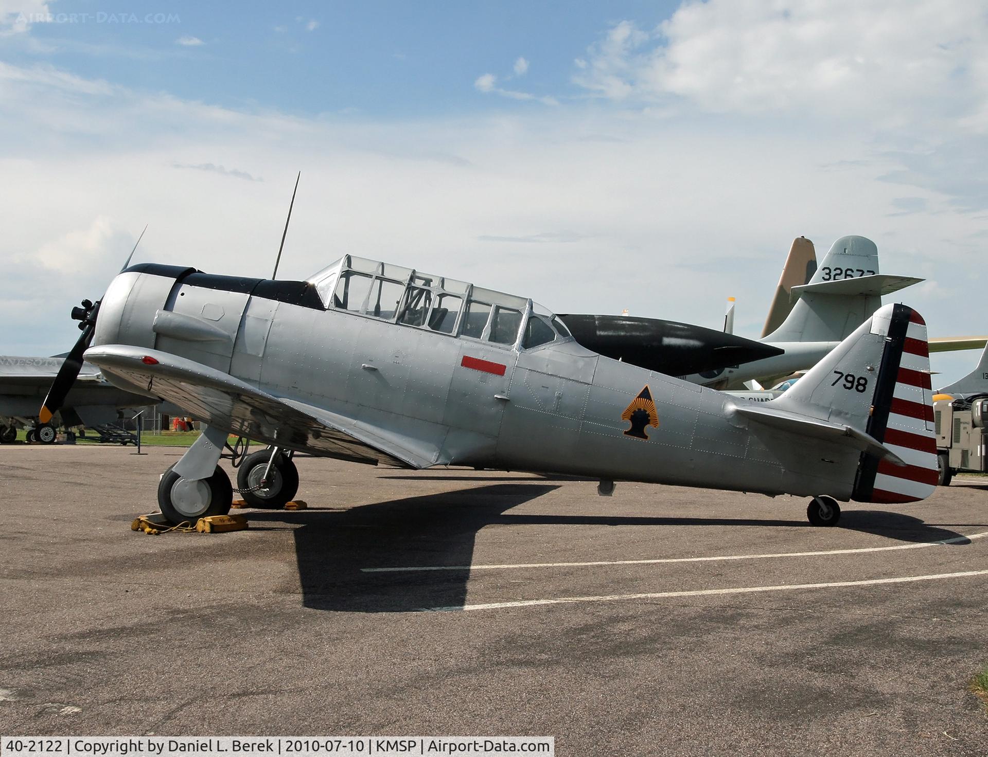 40-2122, 1940 North American AT-6D Texan C/N 59-1948, On loan from the National Museum of the Marine Corps, this handsome AT-6 resides at the Minnesota Air Guard Museum.