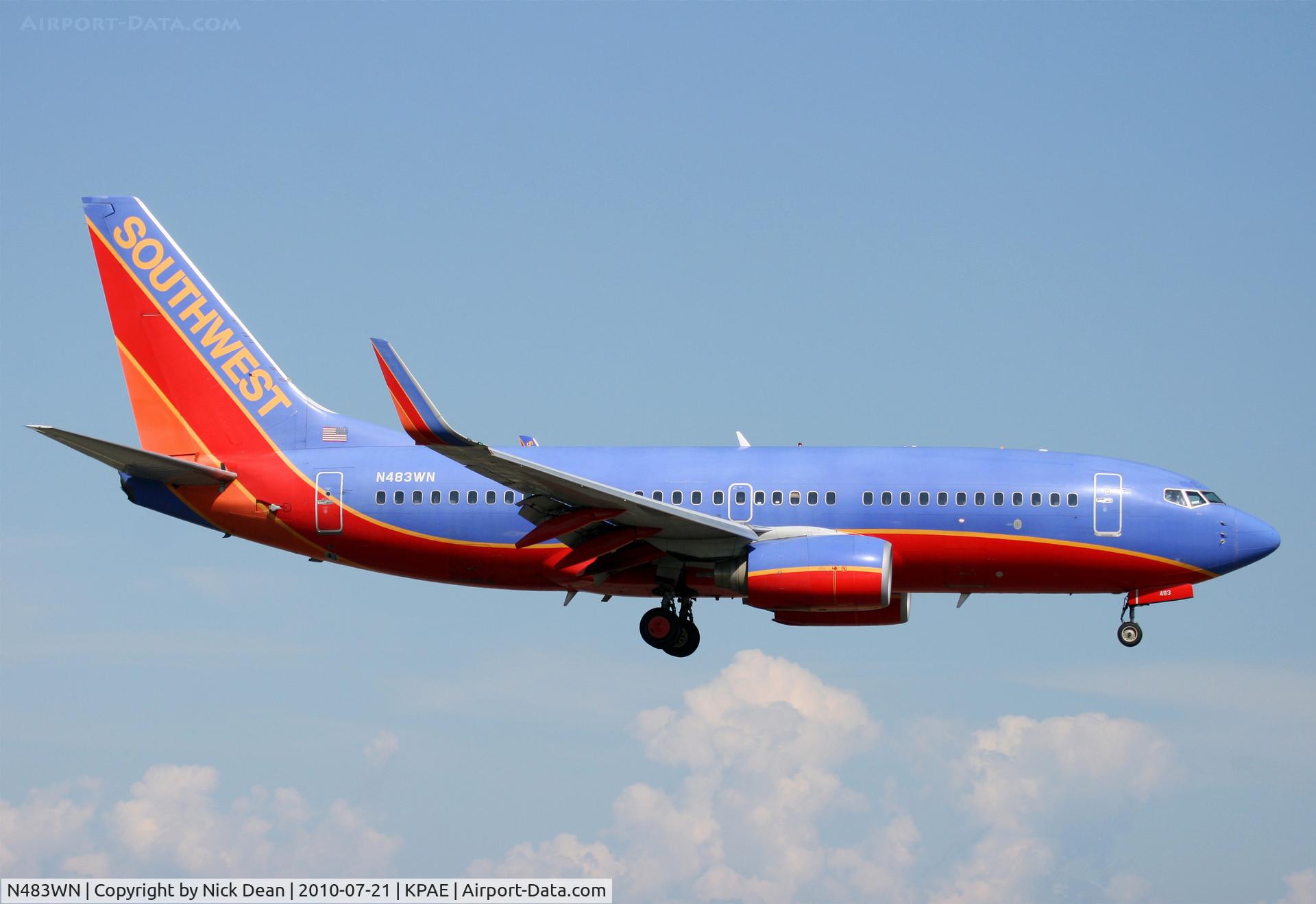N483WN, 2004 Boeing 737-7H4 C/N 32472, KPAE