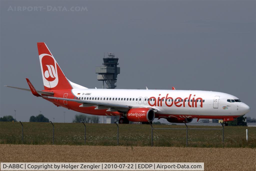 D-ABBC, 2001 Boeing 737-86J C/N 32625, Taxiing to rwy 26R full with tourists gonna going to Palma de Mallorca/Spain.