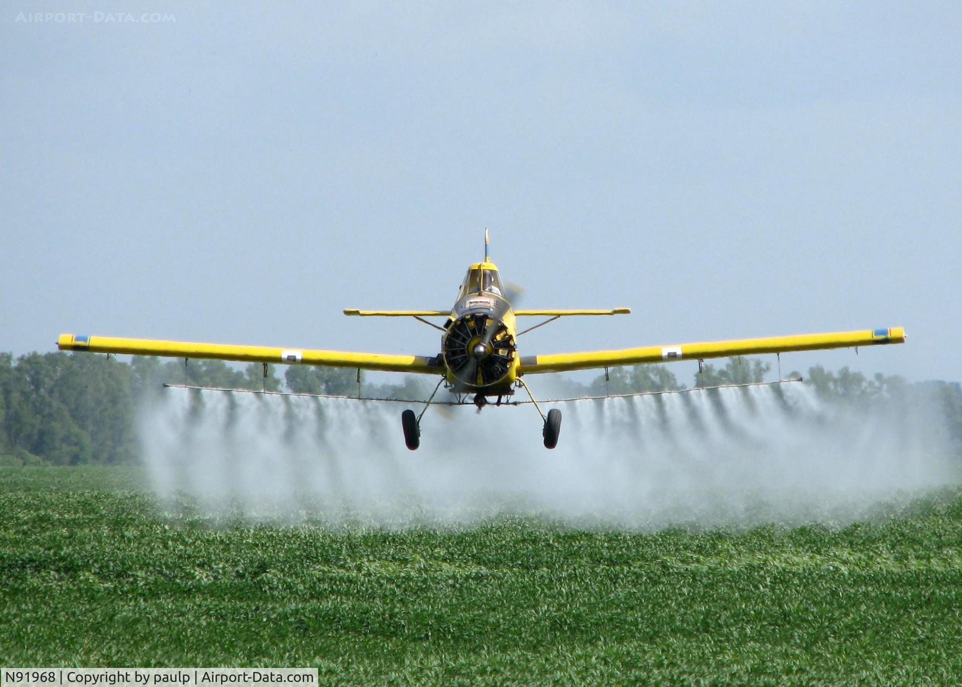 N91968, 1994 Air Tractor Inc AT-401 C/N 401-0942, Dusting a field about 10 miles north of Natchitoches, Louisiana.