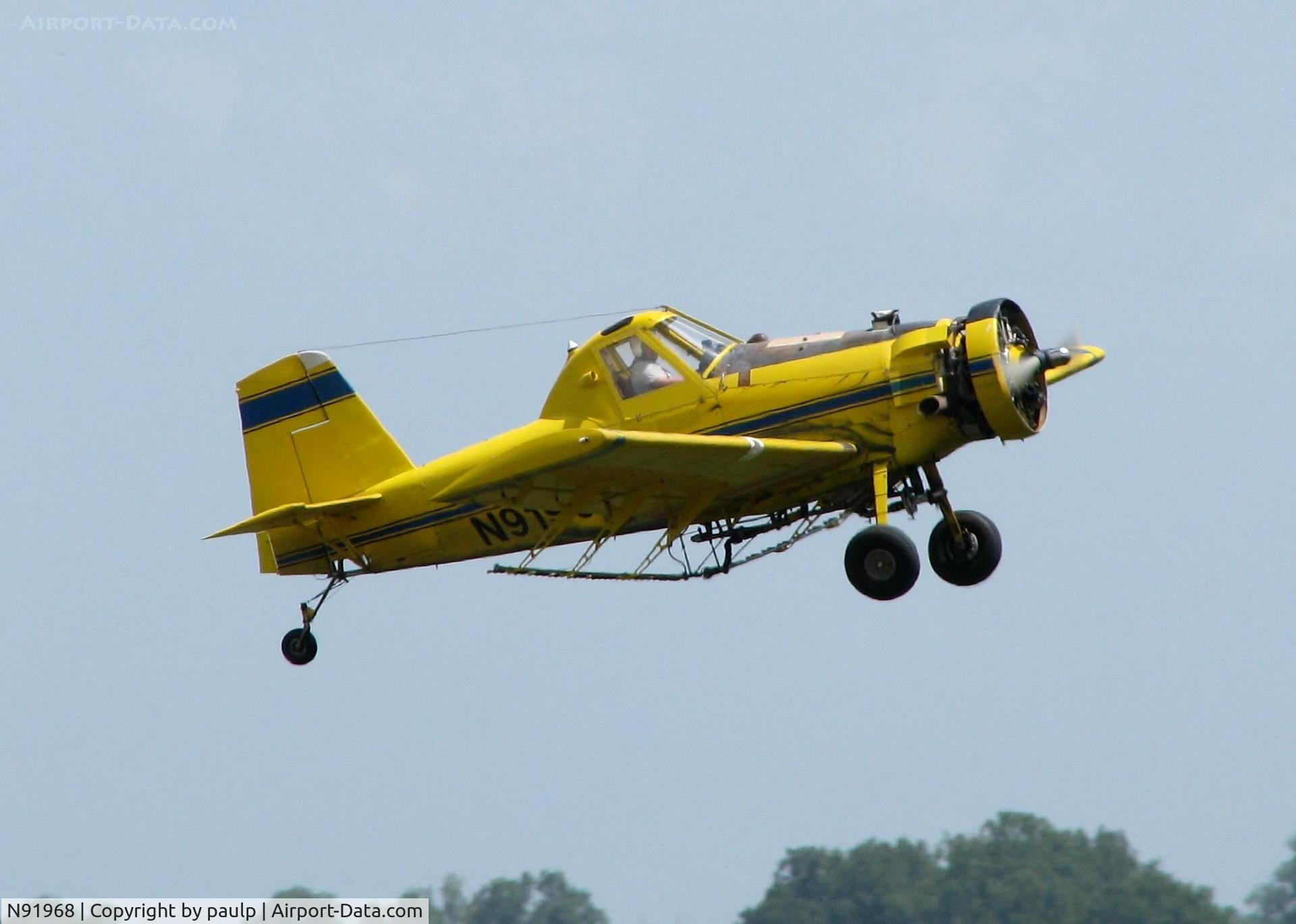 N91968, 1994 Air Tractor Inc AT-401 C/N 401-0942, Dusting a field about 10 miles north of Natchitoches, Louisiana.