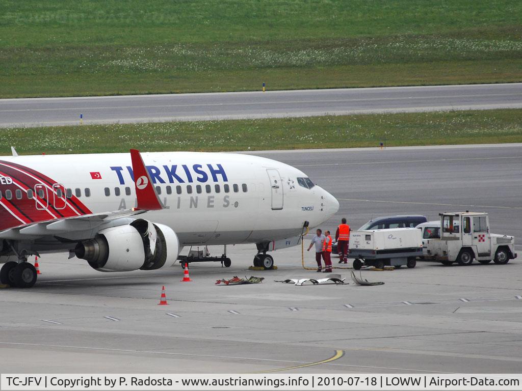 TC-JFV, 2000 Boeing 737-8F2 C/N 29782, Plane los parts of the cowling of engine No 2 at landing!