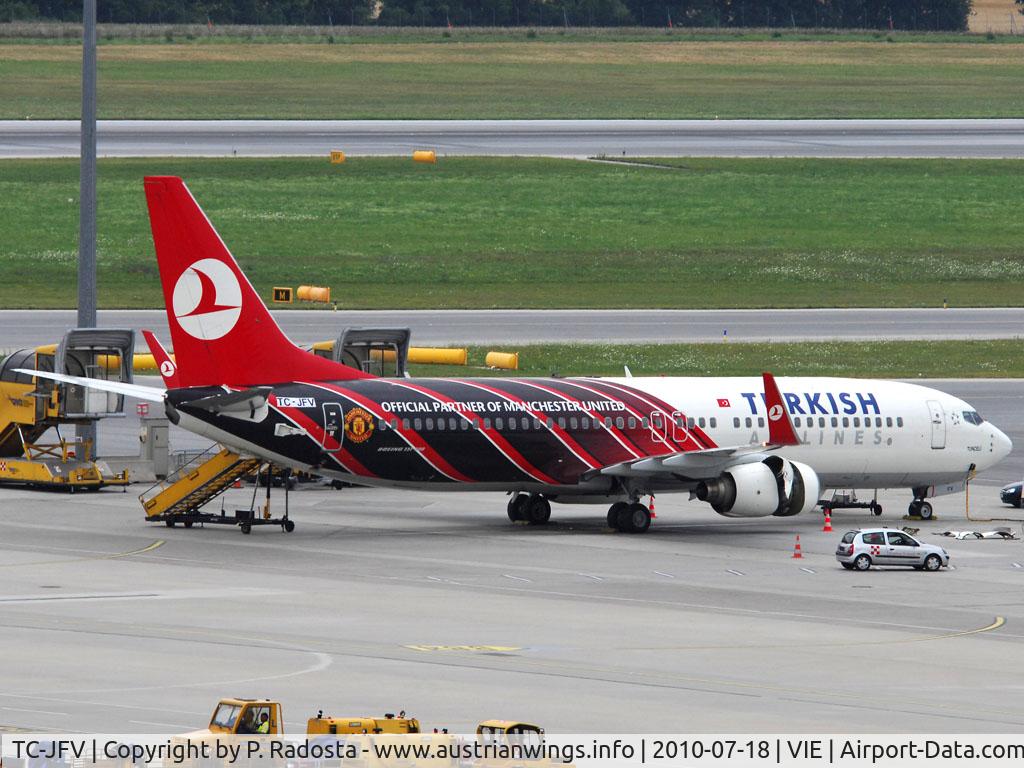 TC-JFV, 2000 Boeing 737-8F2 C/N 29782, Plane los parts of the cowling of engine No 2 at landing!
