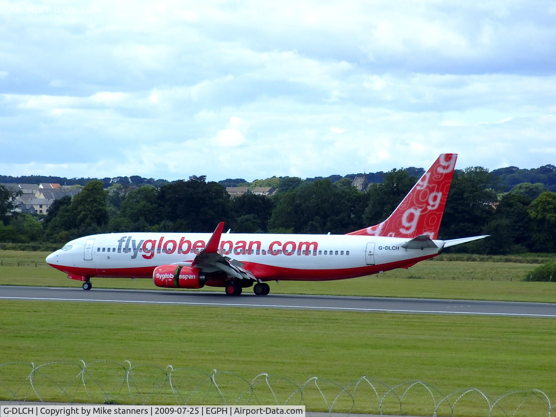 G-DLCH, 2005 Boeing 737-8Q8 C/N 30040, Globespan B737-8Q8 Thunders down runway 24 on landing
