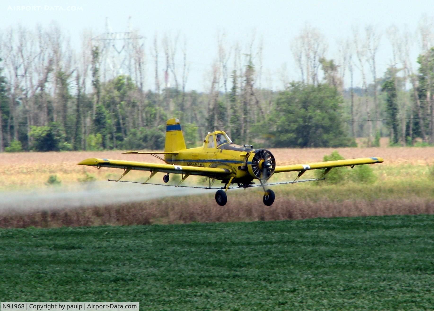 N91968, 1994 Air Tractor Inc AT-401 C/N 401-0942, Dusting a field about 10 miles north of Natchitoches, Louisiana. Fun to watch and I bet is fun to do!