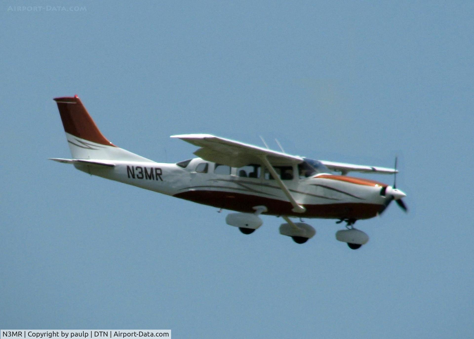 N3MR, Cessna 207A Skywagon 207 C/N 20700514, Landing at Shreveport's Downtown Airport. A good looking Cessna!