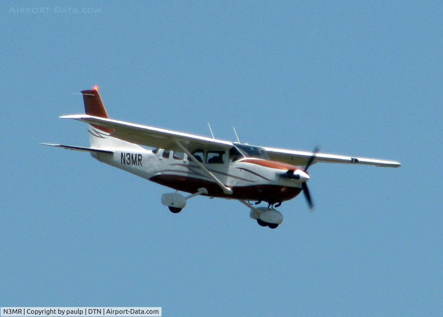 N3MR, Cessna 207A Skywagon 207 C/N 20700514, Landing at Shreveport's Downtown Airport. A good looking Cessna!