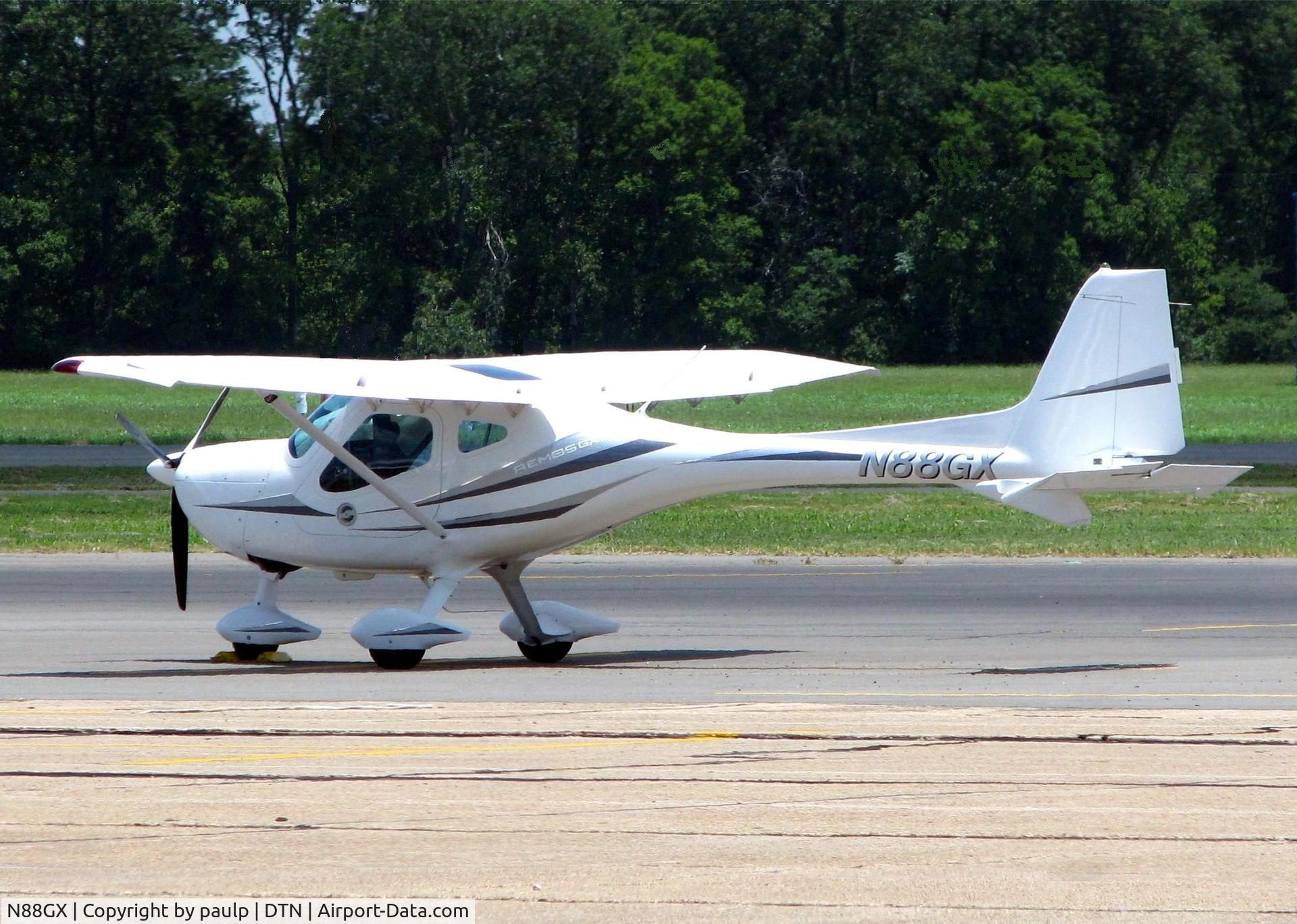 N88GX, Remos GX C/N 311, At Shreveport's Downtown Airport.