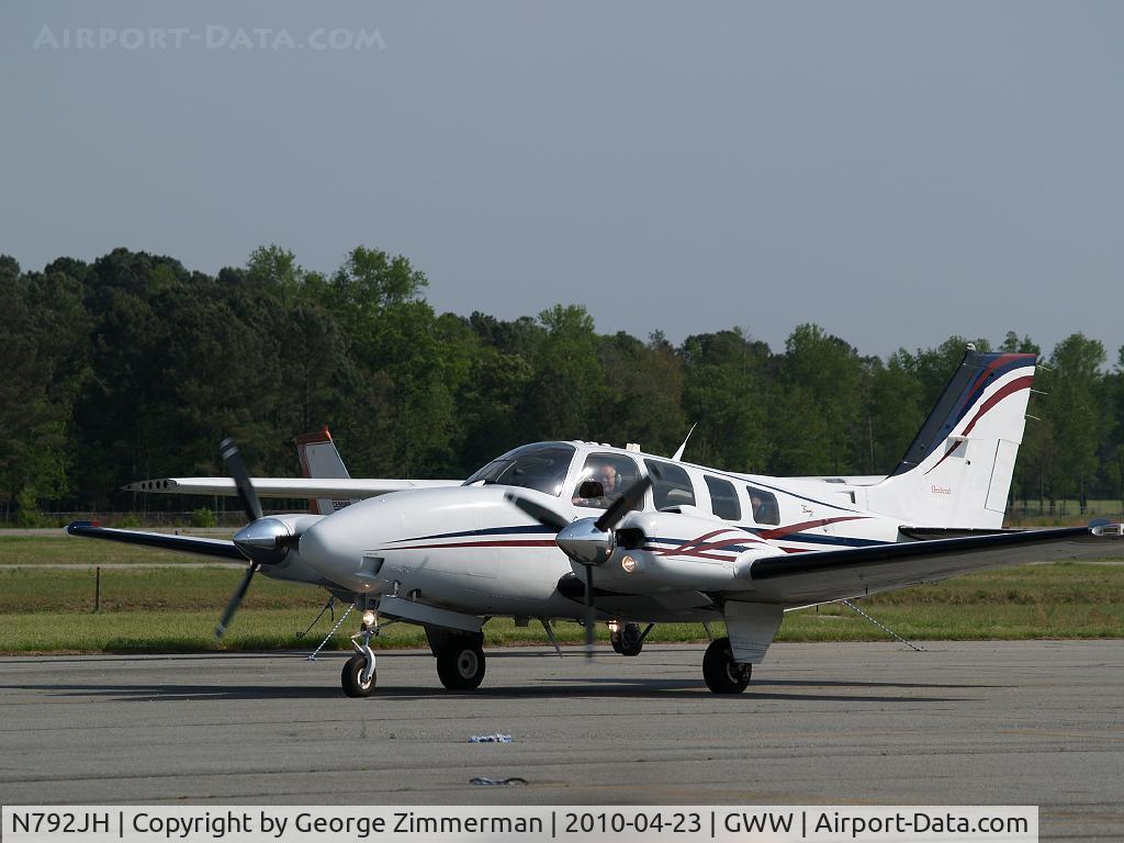 N792JH, 2001 Raytheon Aircraft Company 58 C/N TH-1988, Fuel Stop @ Goldsboro Wayne