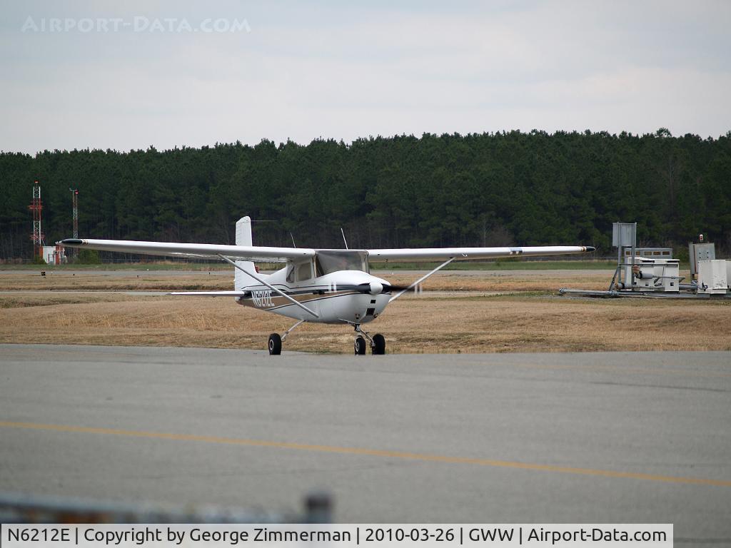 N6212E, 1958 Cessna 172 C/N 46312, Fuel Stop @ Goldsboro-Wayne