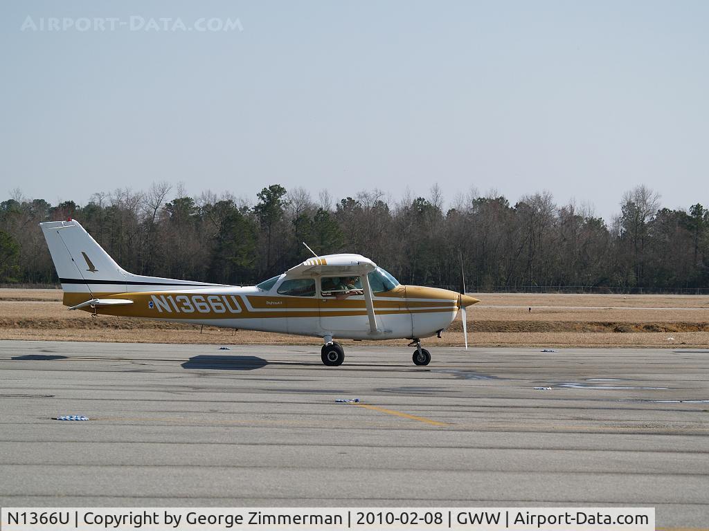 N1366U, 1976 Cessna 172M C/N 17267037, Training School based @ Goldsboro-Wayne, aircraft returning from training flight