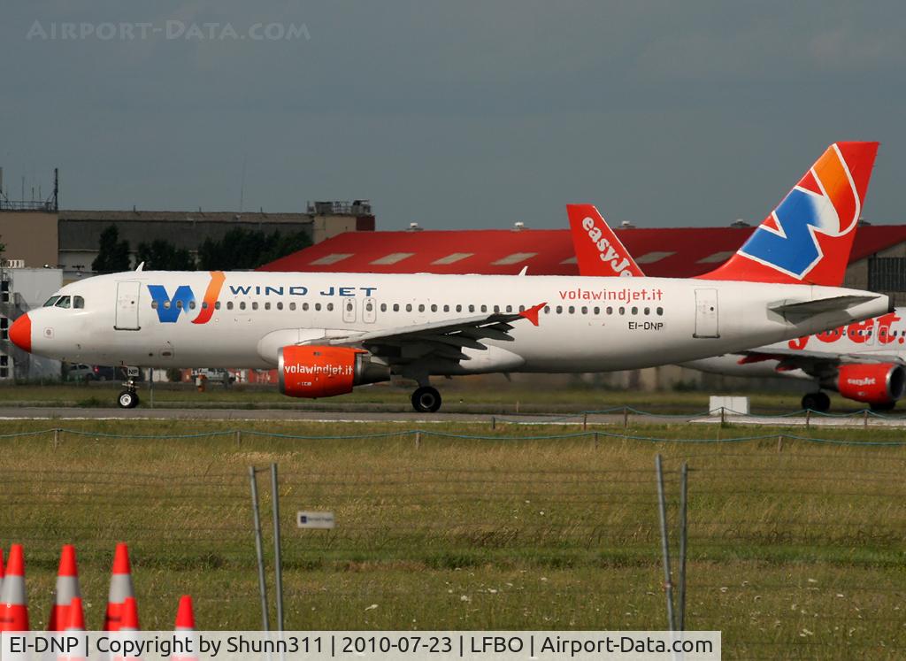 EI-DNP, 1993 Airbus A320-212 C/N 421, Ready for take off rwy 32R