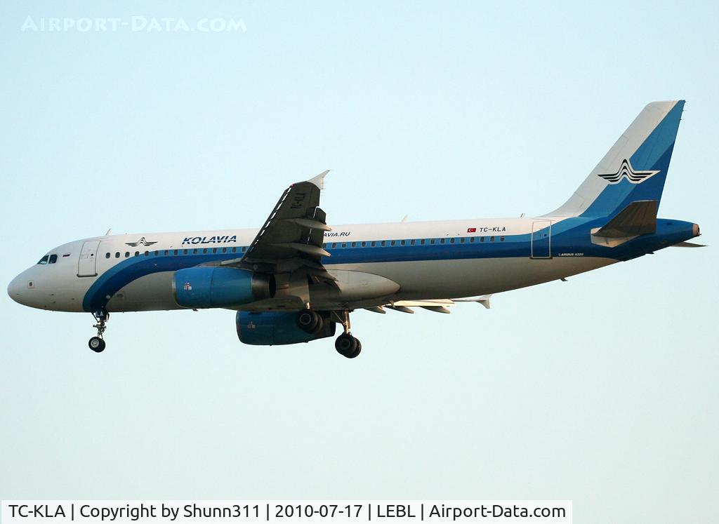 TC-KLA, 2003 Airbus A320-232 C/N 2029, Landing rwy 25R