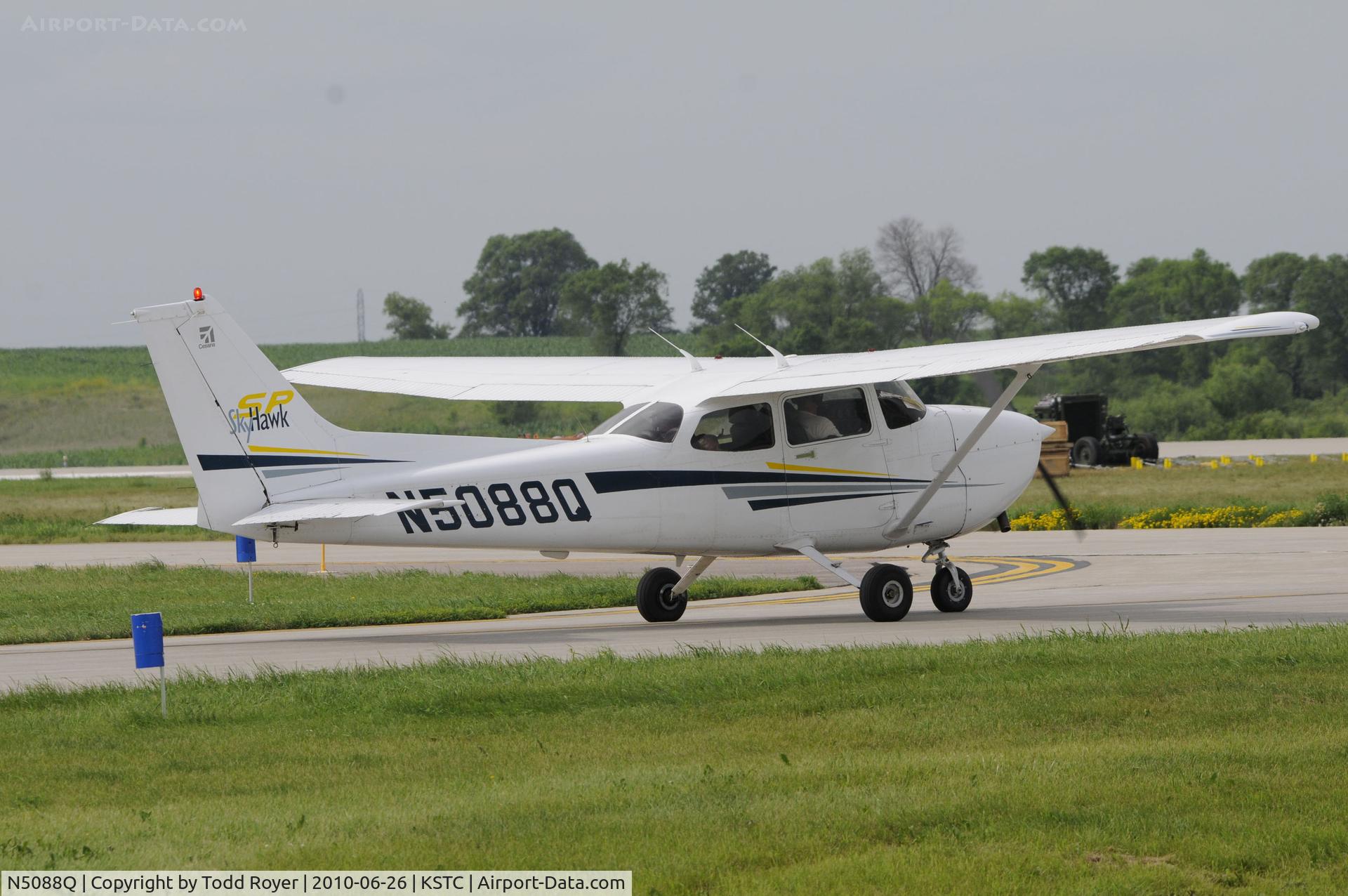 N5088Q, 2001 Cessna 172S C/N 172S8972, on display at the 2010 Great Minnesota Air Show