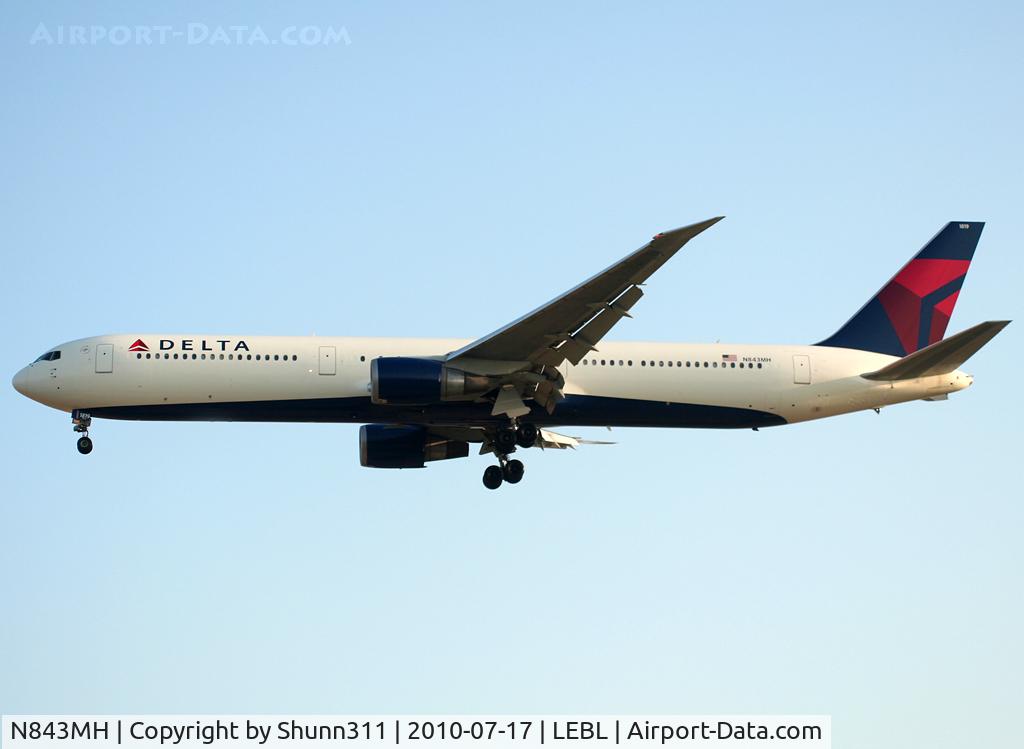 N843MH, 2002 Boeing 767-432/ER C/N 29716, LAnding rwy 25R