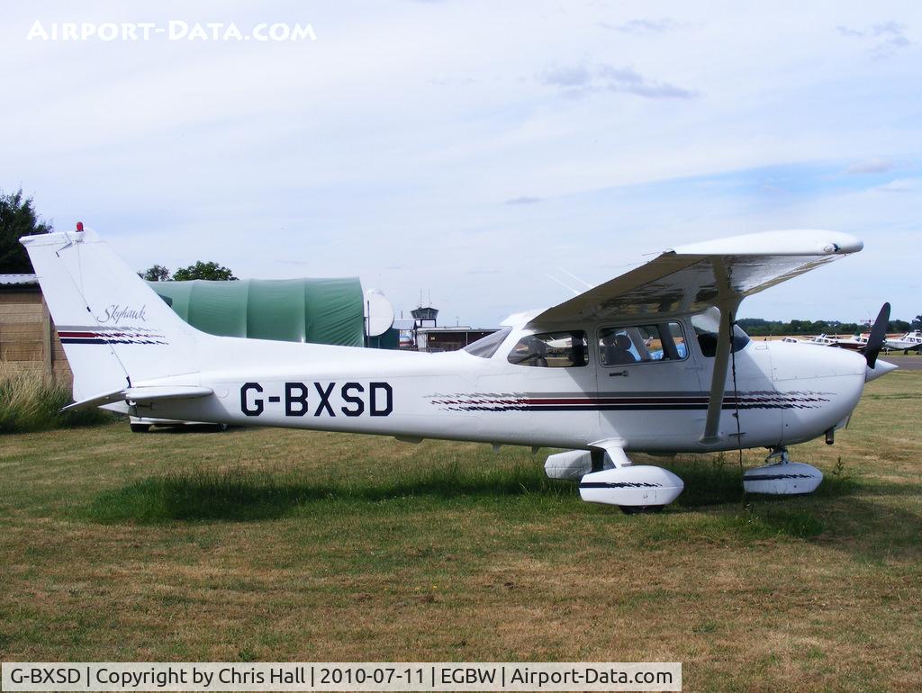 G-BXSD, 1998 Cessna 172R C/N 17280310, privately owned