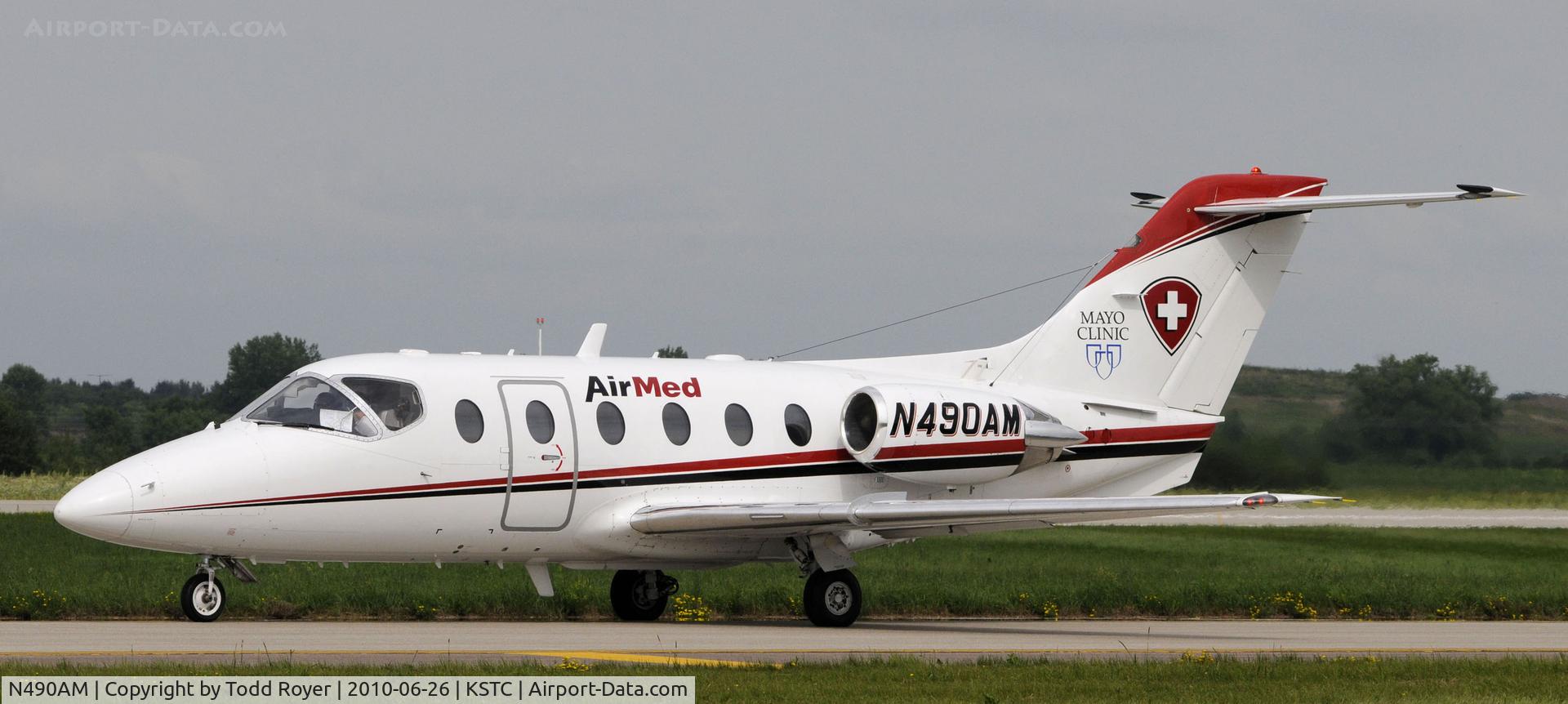 N490AM, 1995 Beech 400A Beechjet C/N RK101, taxiing for departure fron St Cloud Regional