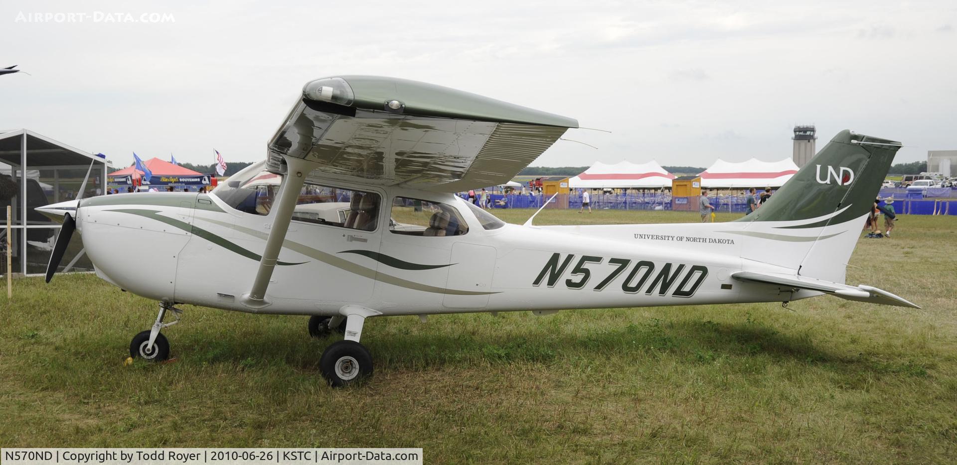 N570ND, Cessna 172S C/N 172S10847, on display at the 2010 Great Minnesota Air Show