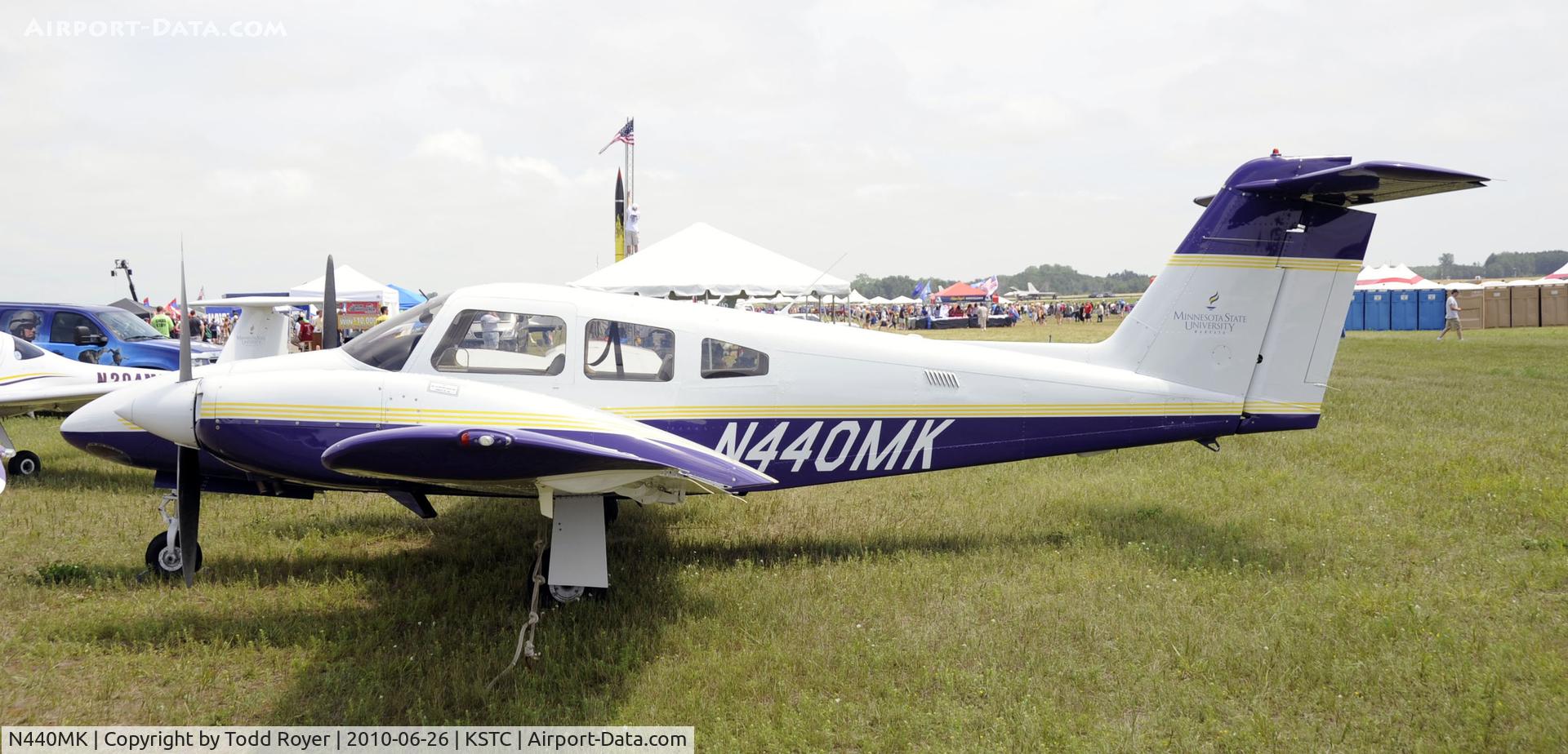 N440MK, 2001 Piper PA-44-180 Seminole C/N 4496068, on display at the 2010 Great Minnesota Air Show