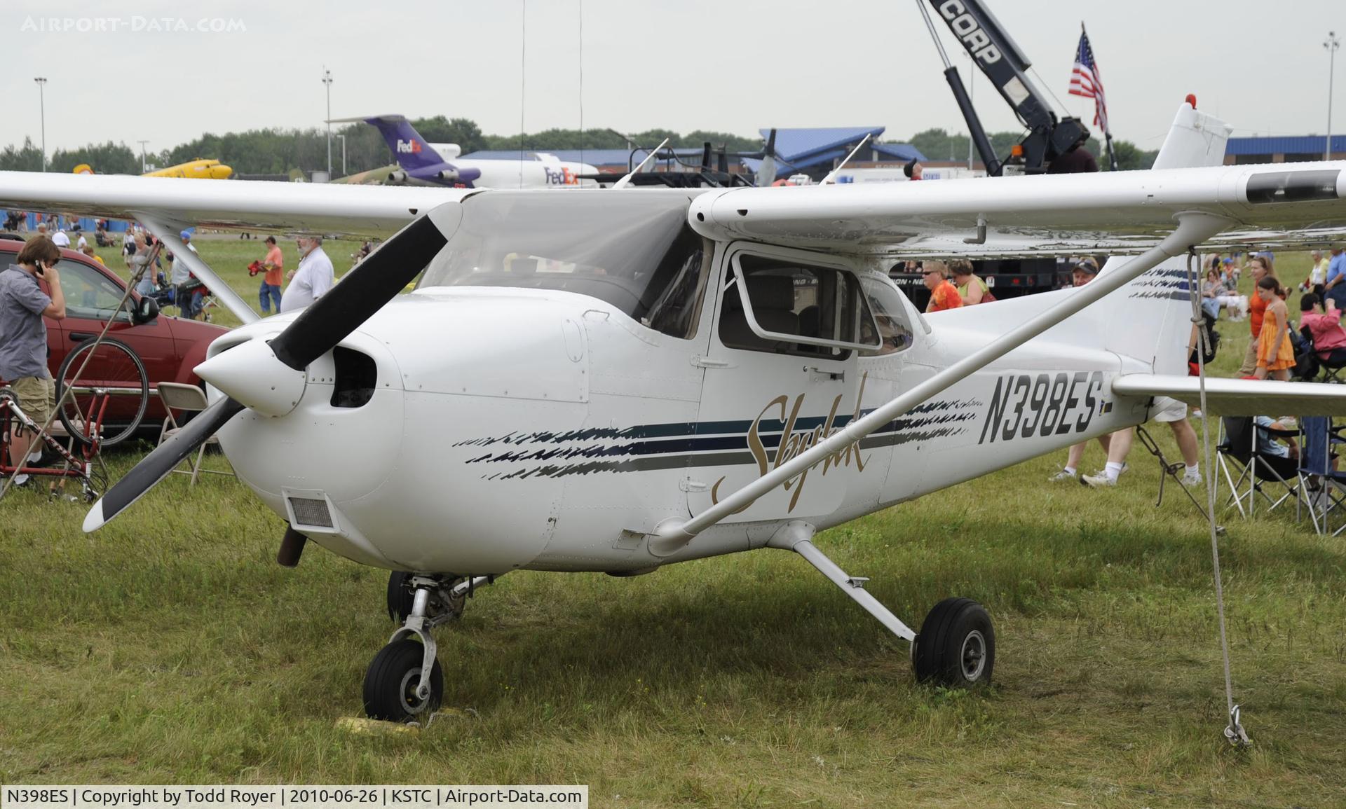 N398ES, 1997 Cessna 172R C/N 17280156, on display at the 2010 Great Minnesota Air show