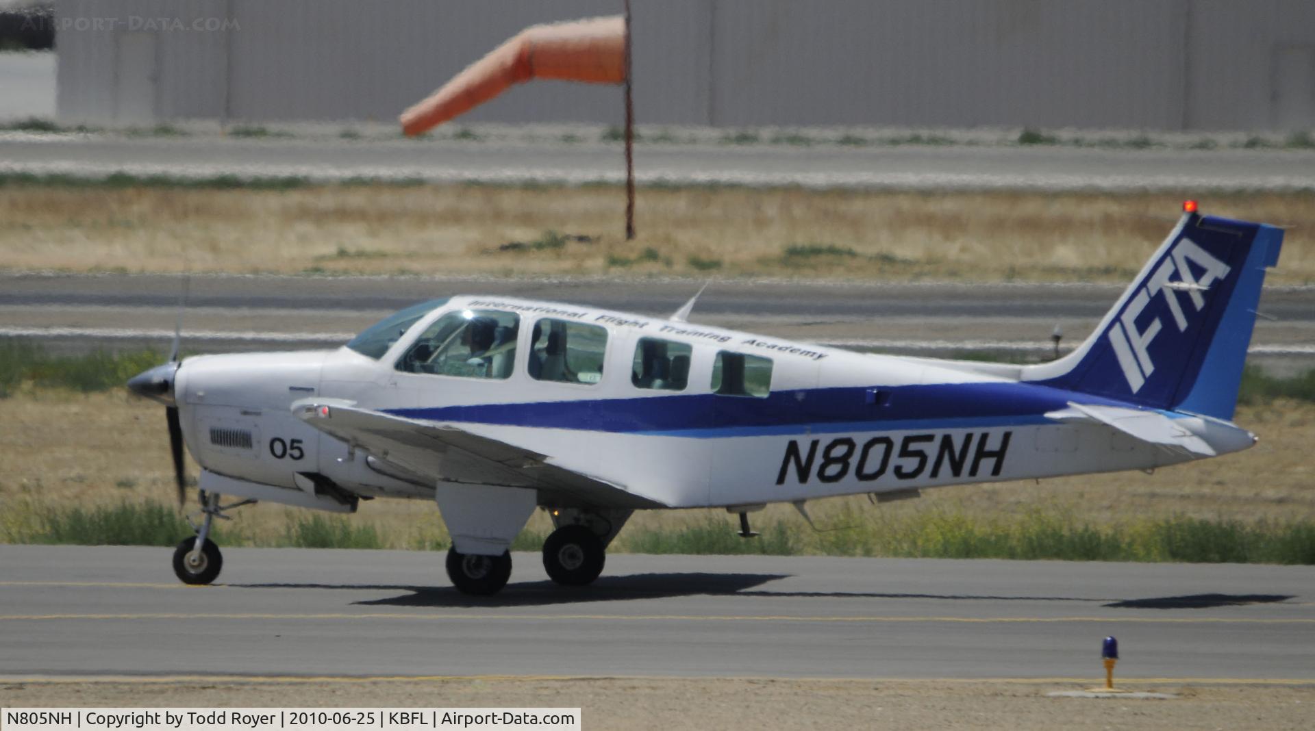 N805NH, 1992 Beech A36 Bonanza 36 C/N E-2699, learning to fly at Bakersfield