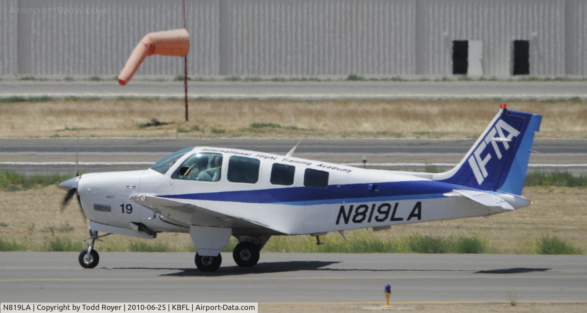 N819LA, 1994 Beech A36 Bonanza 36 C/N E-2869, learning to fly at Bakersfield