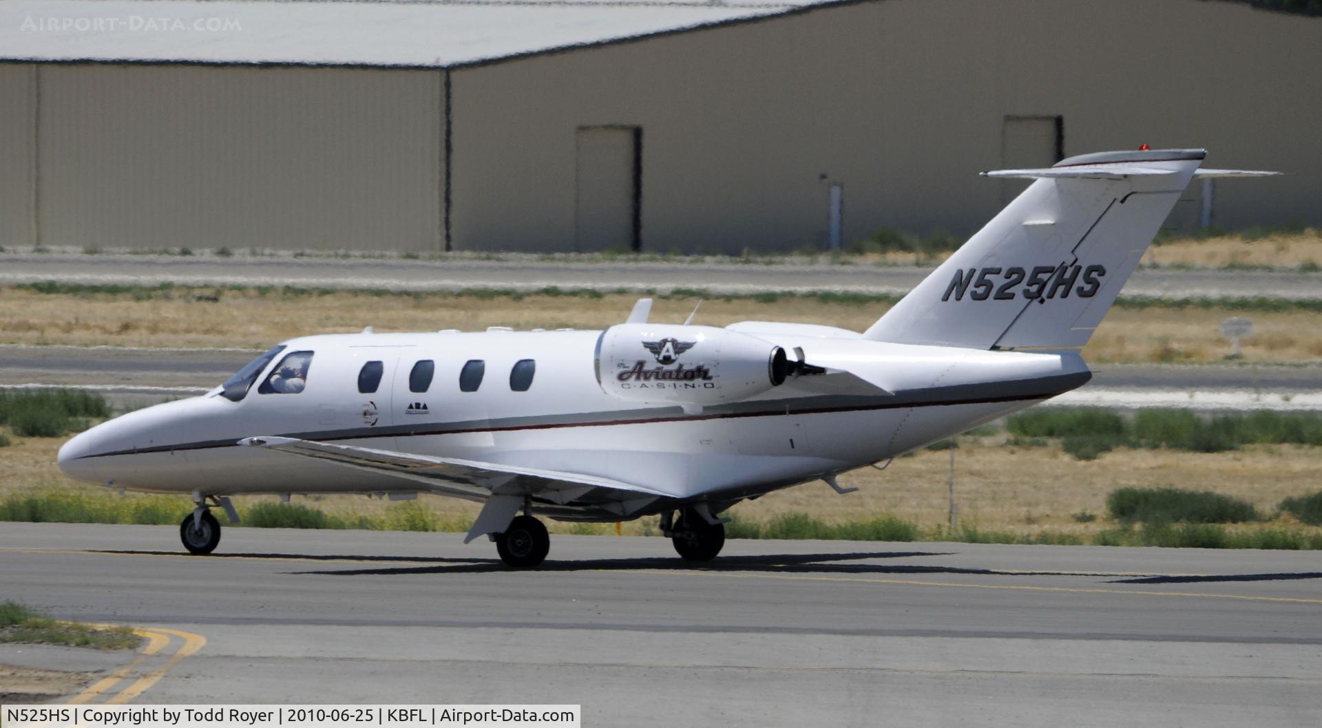 N525HS, 1993 Cessna 525 CitationJet CJ1 C/N 525-0035, taxiing at Bakersfield