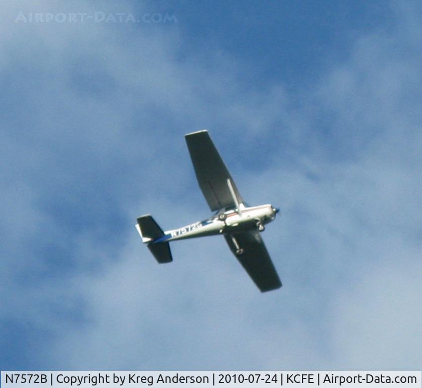 N7572B, 1977 Cessna A152 Aerobat C/N A1520771, Cessna 152 flying over Buffalo, MN.