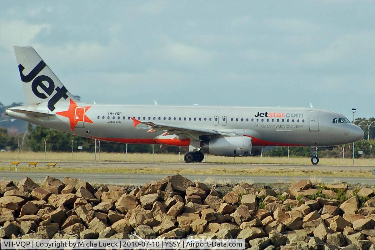 VH-VQP, 2000 Airbus A320-232 C/N 2573, At Sydney