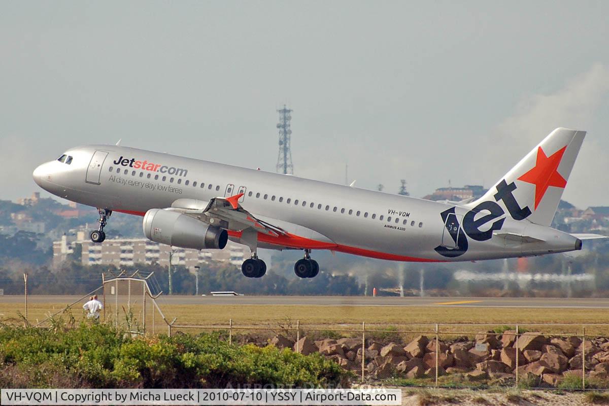 VH-VQM, 2005 Airbus A320-232 C/N 2608, At Sydney