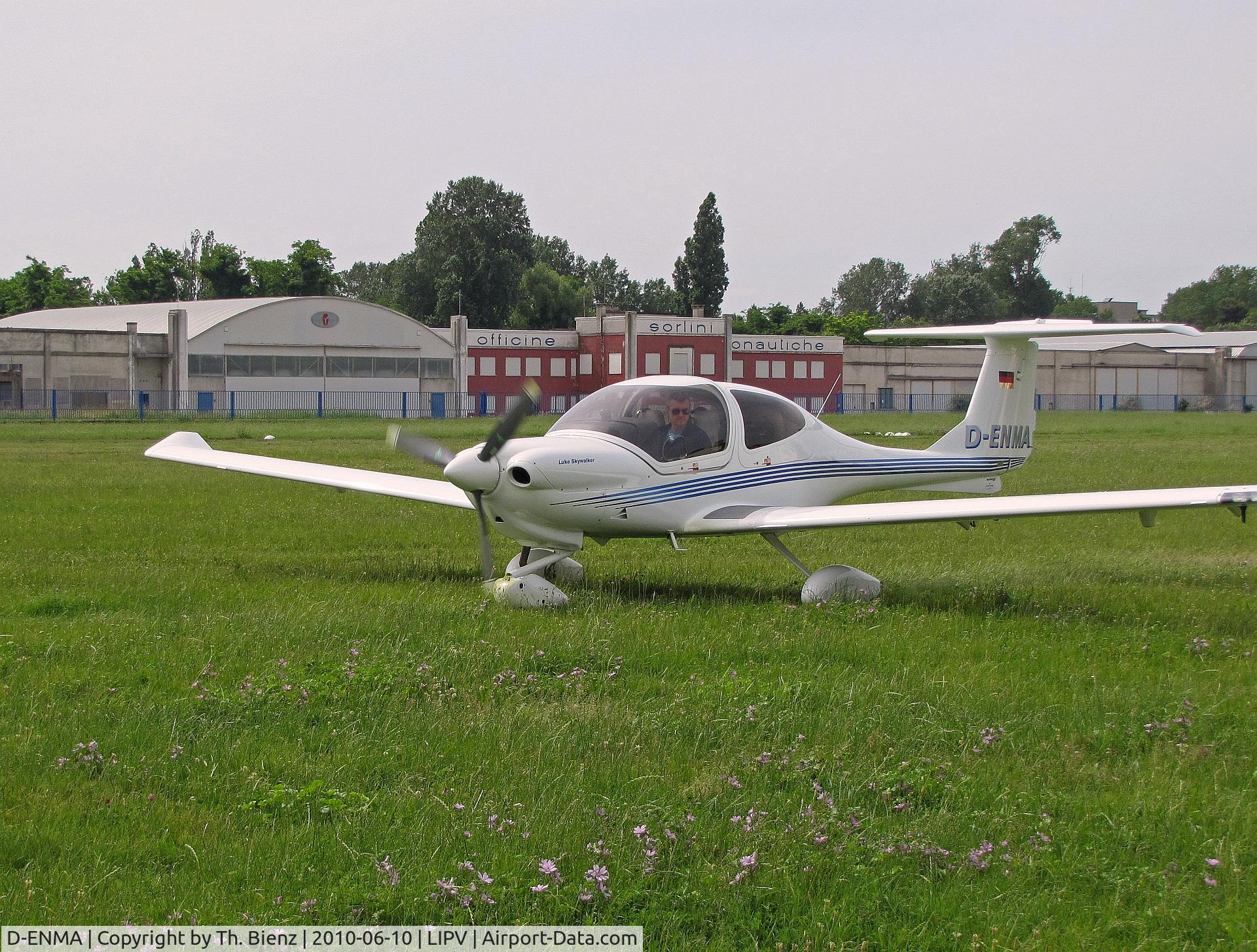 D-ENMA, 2003 Diamond DA-40 Diamond Star C/N 40.337, D-ENMA in Venice Lido Airport LIPV