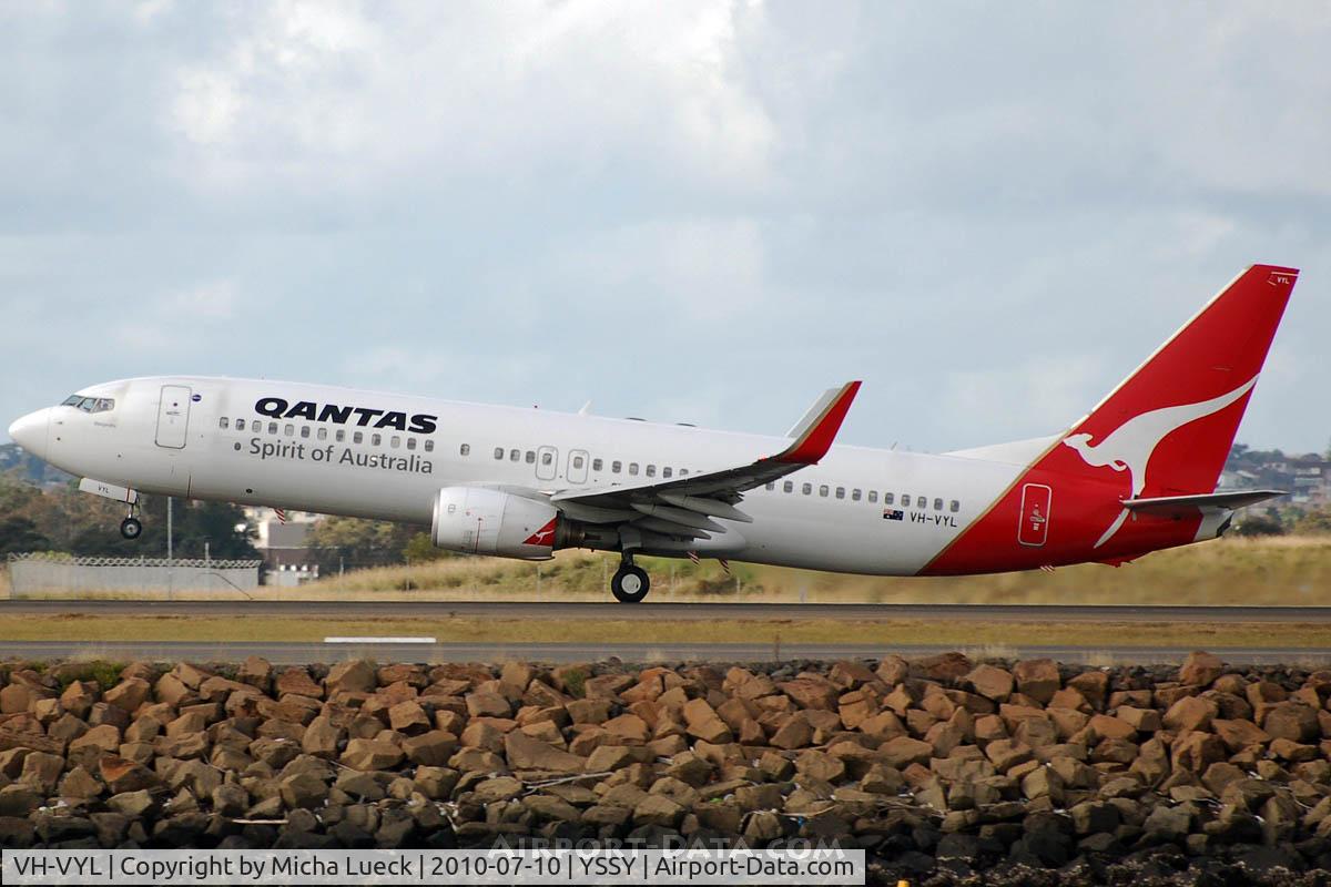 VH-VYL, 2008 Boeing 737-838 C/N 34184, At Sydney