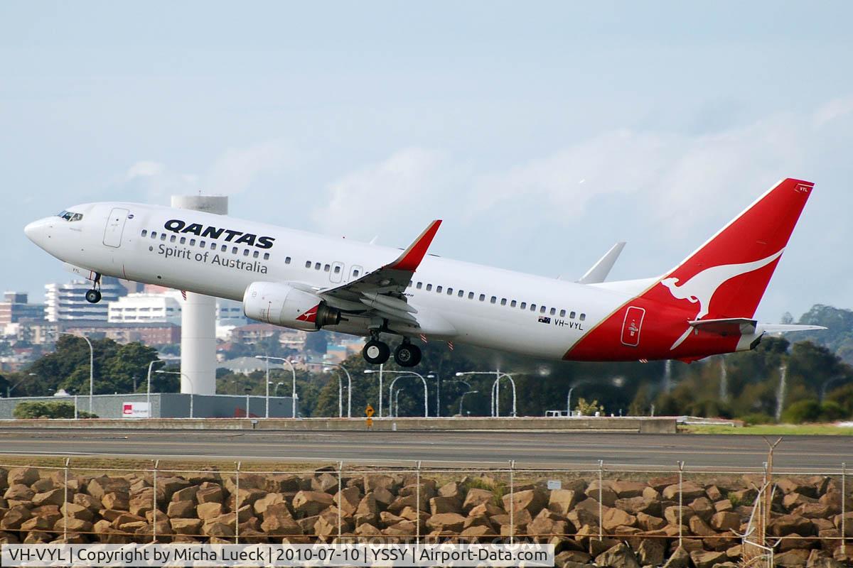 VH-VYL, 2008 Boeing 737-838 C/N 34184, At Sydney