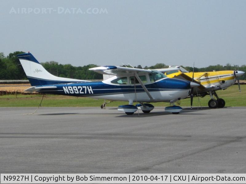 N9927H, 1981 Cessna 182R Skylane C/N 18268118, On the ramp at Camilla, Georgia
