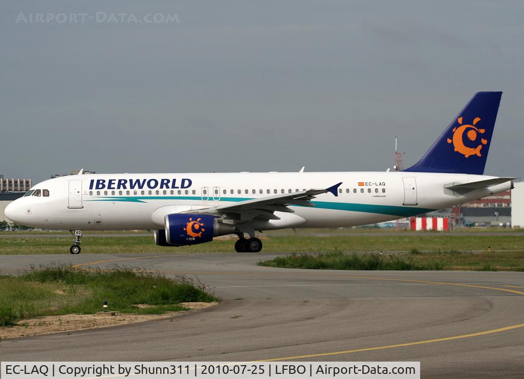 EC-LAQ, 2009 Airbus A320-214 C/N 3933, Taxiing holding point rwy 32R for departure...