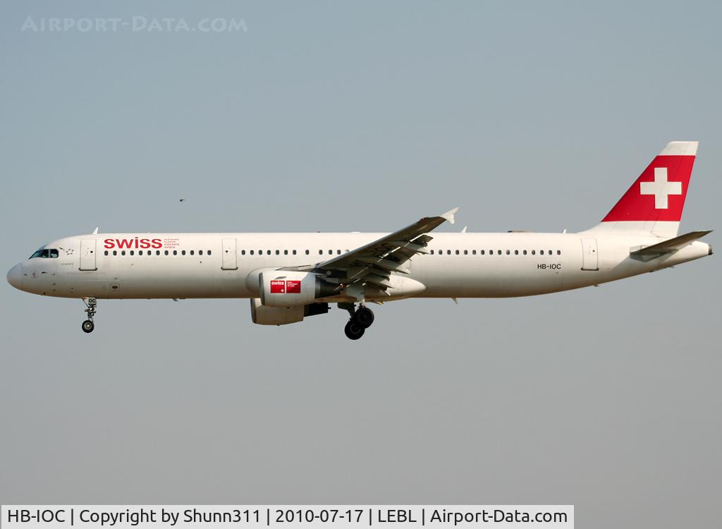 HB-IOC, 1995 Airbus A321-111 C/N 520, Landing rwy 25R